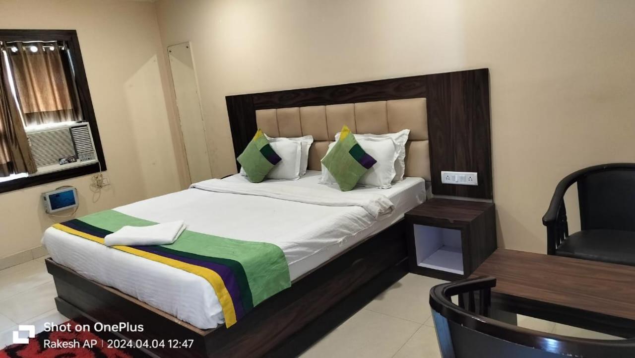 Hotel Paradise Convention Bhubaneswar Exterior photo